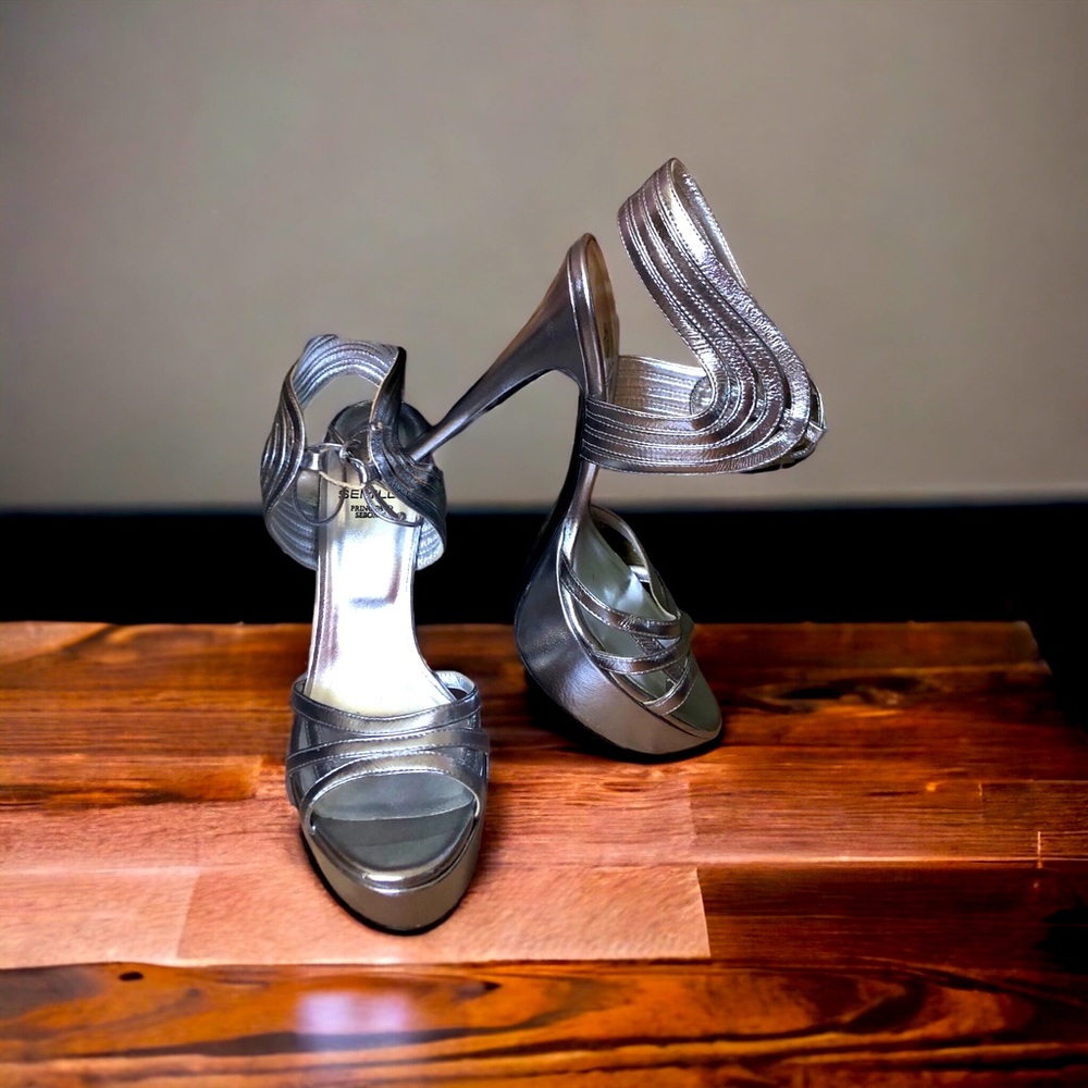 Italian leather high heels shoes.